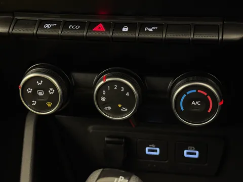DV22JWJ Dacia Duster 1.3 TCe 150 Comfort 5dr EDC Thumbnail #25