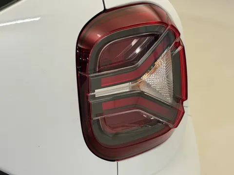 DV22JWJ Dacia Duster 1.3 TCe 150 Comfort 5dr EDC Thumbnail #31