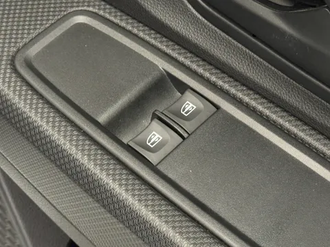 DL23MZZ Dacia Sandero Stepway 1.0 TCe Essential 5dr Thumbnail #19