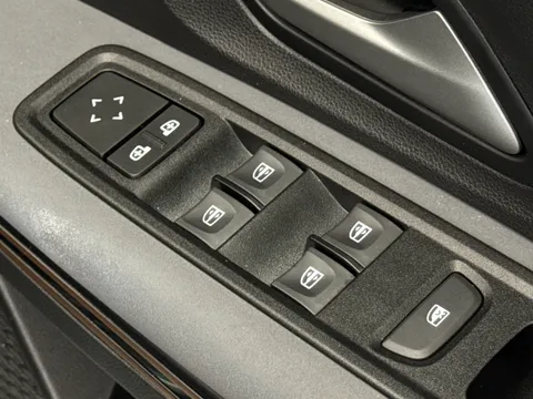 DL25WWY Dacia Jogger 1.6 HEV Extreme 5dr Auto Thumbnail #20
