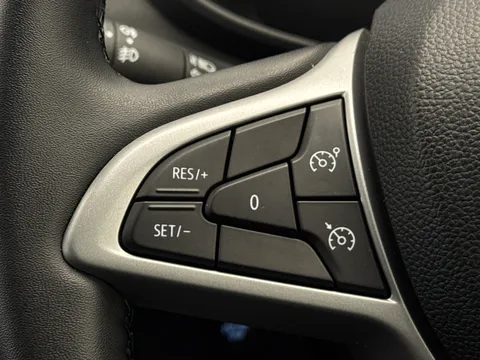 DL25WWY Dacia Jogger 1.6 HEV Extreme 5dr Auto Thumbnail #22