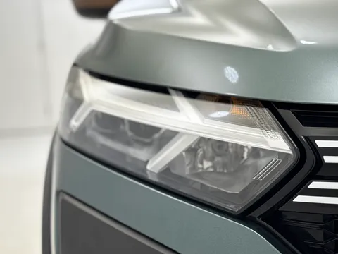 DL25WWY Dacia Jogger 1.6 HEV Extreme 5dr Auto Thumbnail #33