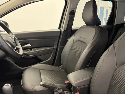 DL22KPV Dacia Duster 1.3 TCe 150 Extreme SE 5dr EDC Thumbnail #13