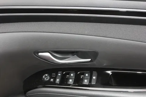 DE23VRK Hyundai Tucson 1.6 TGDi Premium 5dr 2WD Thumbnail #19