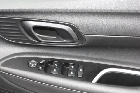 DE73YKH Hyundai i20 1.0T GDi Premium 5dr DCT Thumbnail #17