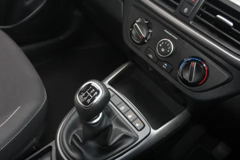 DG20KYE Hyundai i10 1.2 MPi Premium 5dr Thumbnail #21