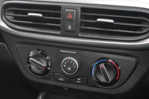 DG20KYE Hyundai i10 1.2 MPi Premium 5dr Thumbnail #24