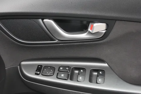 DU73CTK Hyundai Kona 1.6 GDi Hybrid SE Connect 5dr DCT Thumbnail #16