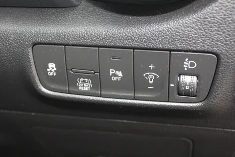 DU73CTK Hyundai Kona 1.6 GDi Hybrid SE Connect 5dr DCT Thumbnail #18