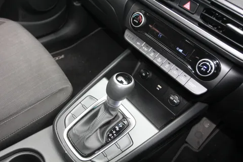 DU73CTK Hyundai Kona 1.6 GDi Hybrid SE Connect 5dr DCT Thumbnail #24