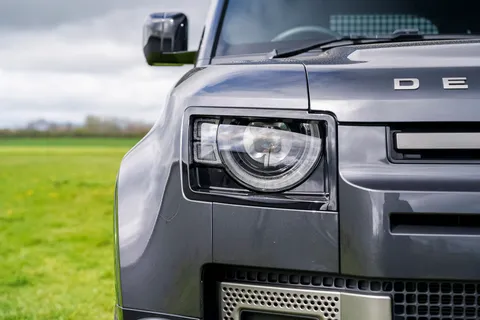 HN25ABK Land Rover Defender 3.0 D250 Hard Top X-Dynamic SE Auto Thumbnail #4