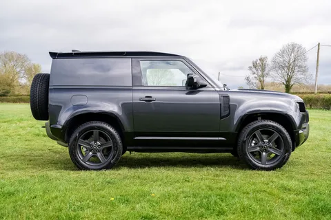 HN25ABK Land Rover Defender 3.0 D250 Hard Top X-Dynamic SE Auto Thumbnail #6