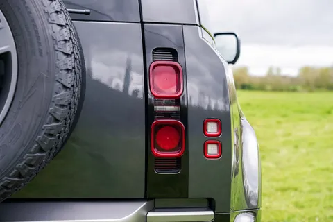 HN25ABK Land Rover Defender 3.0 D250 Hard Top X-Dynamic SE Auto Thumbnail #12