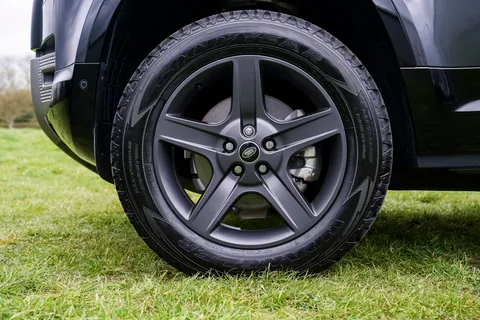 HN25ABK Land Rover Defender 3.0 D250 Hard Top X-Dynamic SE Auto Thumbnail #33