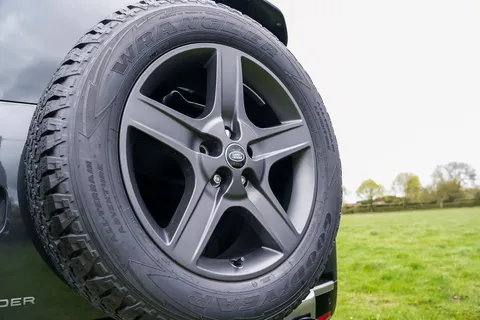 HN25ABK Land Rover Defender 3.0 D250 Hard Top X-Dynamic SE Auto Thumbnail #39