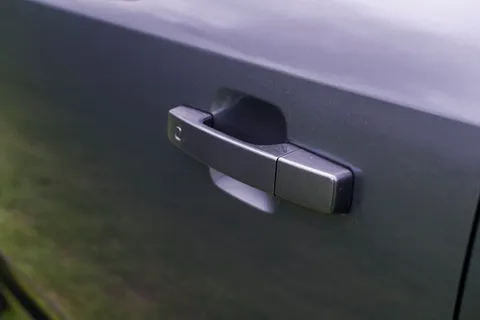 HN25ABK Land Rover Defender 3.0 D250 Hard Top X-Dynamic SE Auto Thumbnail #40