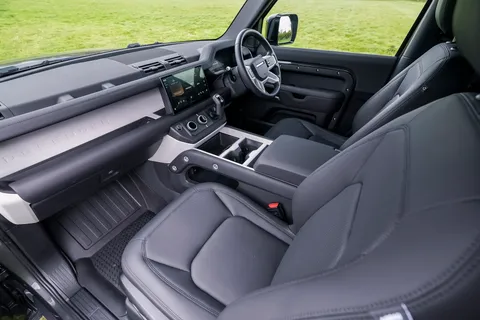 HN25ABK Land Rover Defender 3.0 D250 Hard Top X-Dynamic SE Auto Thumbnail #44