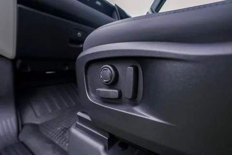 HN25ABK Land Rover Defender 3.0 D250 Hard Top X-Dynamic SE Auto Thumbnail #47