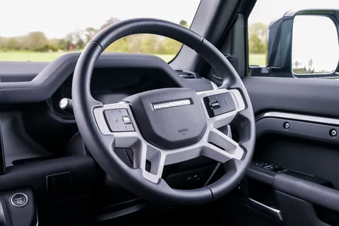 HN25ABK Land Rover Defender 3.0 D250 Hard Top X-Dynamic SE Auto Thumbnail #43