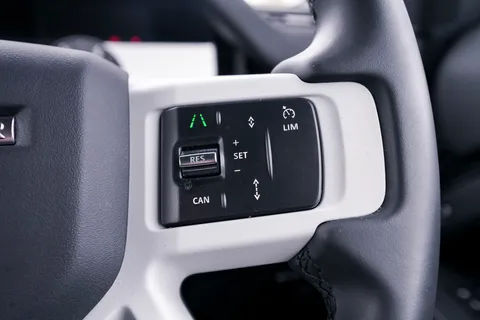 HN25ABK Land Rover Defender 3.0 D250 Hard Top X-Dynamic SE Auto Thumbnail #57