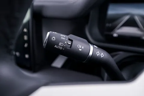 HN25ABK Land Rover Defender 3.0 D250 Hard Top X-Dynamic SE Auto Thumbnail #59