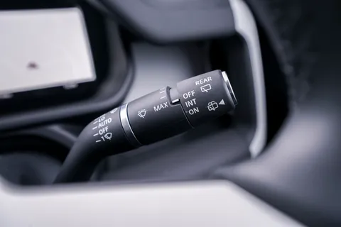 HN25ABK Land Rover Defender 3.0 D250 Hard Top X-Dynamic SE Auto Thumbnail #60