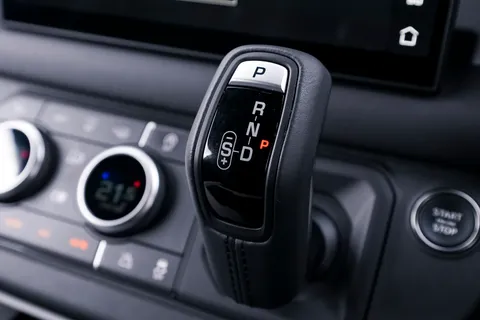 HN25ABK Land Rover Defender 3.0 D250 Hard Top X-Dynamic SE Auto Thumbnail #67