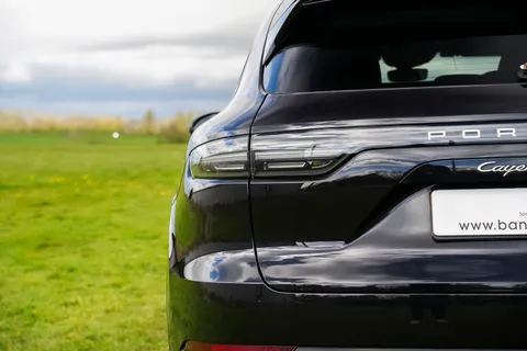 YT68VKH Porsche Cayenne Turbo 5dr Tiptronic S Thumbnail #21