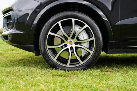 YT68VKH Porsche Cayenne Turbo 5dr Tiptronic S Thumbnail #37