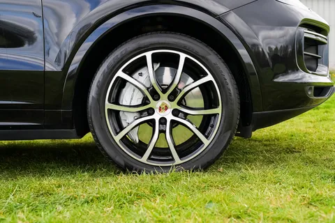 YT68VKH Porsche Cayenne Turbo 5dr Tiptronic S Thumbnail #38