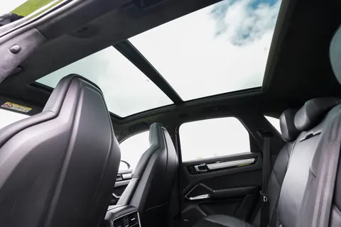 YT68VKH Porsche Cayenne Turbo 5dr Tiptronic S Thumbnail #47