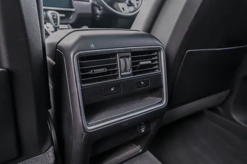 YT68VKH Porsche Cayenne Turbo 5dr Tiptronic S Thumbnail #48