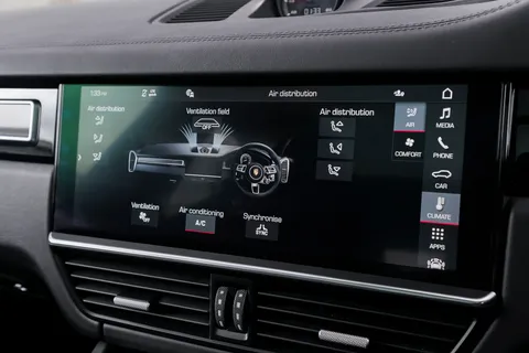 YT68VKH Porsche Cayenne Turbo 5dr Tiptronic S Thumbnail #73