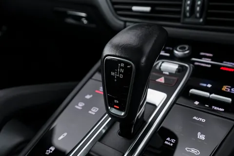 YT68VKH Porsche Cayenne Turbo 5dr Tiptronic S Thumbnail #77