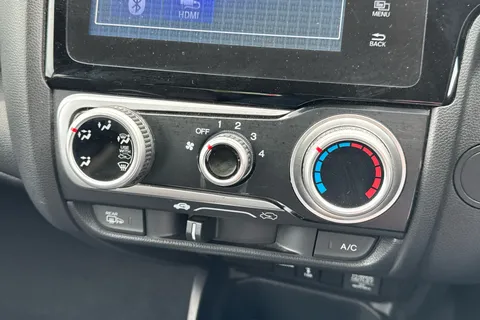 17 of 36 for Honda Jazz 1.3 i-VTEC SE Navi 5dr