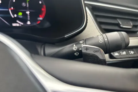 BJ22YFX Renault ARKANA 1.3 TCe Mild Hybrid 140 S Edition 5dr EDC Thumbnail #23