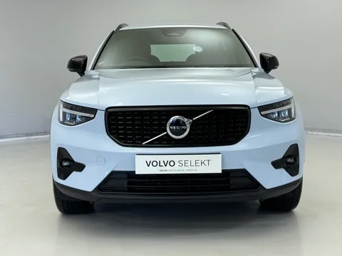 DY74BFJ Volvo XC40 2.0 B3P Plus Dark 5dr Auto Thumbnail #4