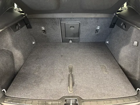DY74BFJ Volvo XC40 2.0 B3P Plus Dark 5dr Auto Thumbnail #9