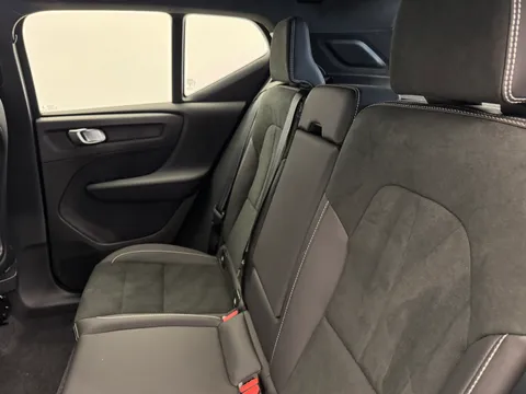 DY74BFJ Volvo XC40 2.0 B3P Plus Dark 5dr Auto Thumbnail #11