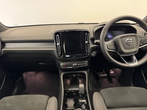 DY74BFJ Volvo XC40 2.0 B3P Plus Dark 5dr Auto Thumbnail #12