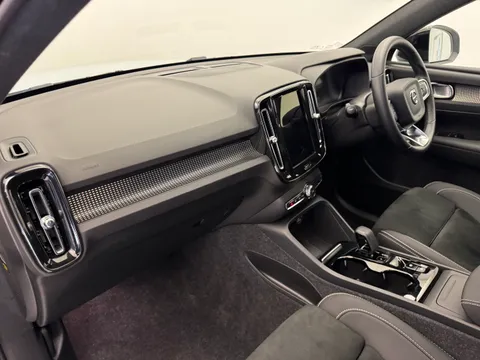 DY74BFJ Volvo XC40 2.0 B3P Plus Dark 5dr Auto Thumbnail #13