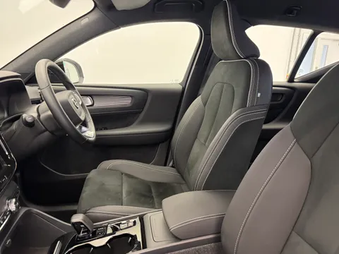 DY74BFJ Volvo XC40 2.0 B3P Plus Dark 5dr Auto Thumbnail #14