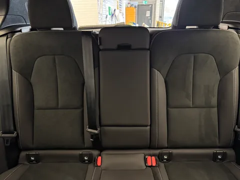 DY74BFJ Volvo XC40 2.0 B3P Plus Dark 5dr Auto Thumbnail #17