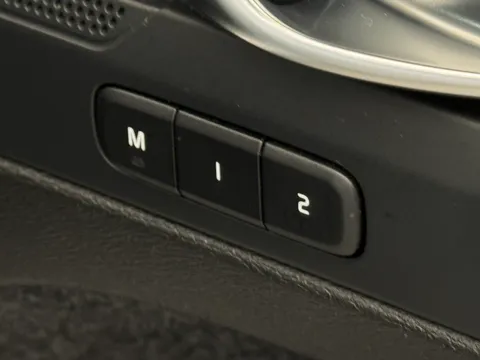 DY74BFJ Volvo XC40 2.0 B3P Plus Dark 5dr Auto Thumbnail #20