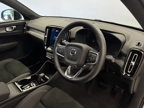 DY74BFJ Volvo XC40 2.0 B3P Plus Dark 5dr Auto Thumbnail #22