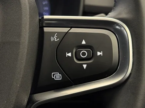 DY74BFJ Volvo XC40 2.0 B3P Plus Dark 5dr Auto Thumbnail #24