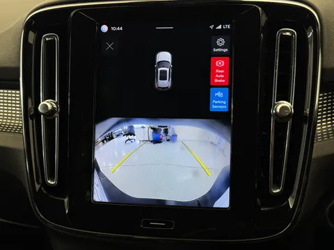 DY74BFJ Volvo XC40 2.0 B3P Plus Dark 5dr Auto Thumbnail #29