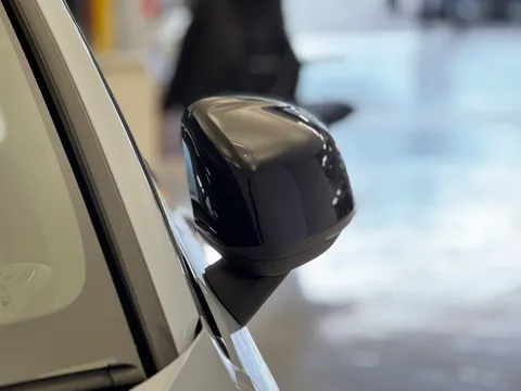 DY74BFJ Volvo XC40 2.0 B3P Plus Dark 5dr Auto Thumbnail #33