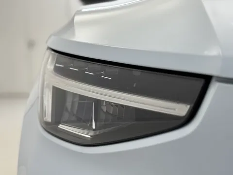 DY74BFJ Volvo XC40 2.0 B3P Plus Dark 5dr Auto Thumbnail #34