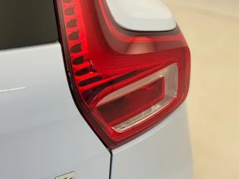 DY74BFJ Volvo XC40 2.0 B3P Plus Dark 5dr Auto Thumbnail #35